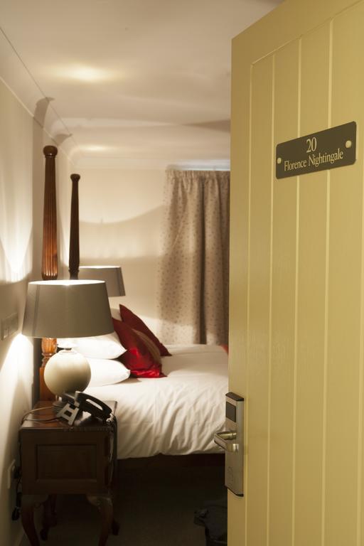 The Bishops Table Hotel Фарнем Экстерьер фото