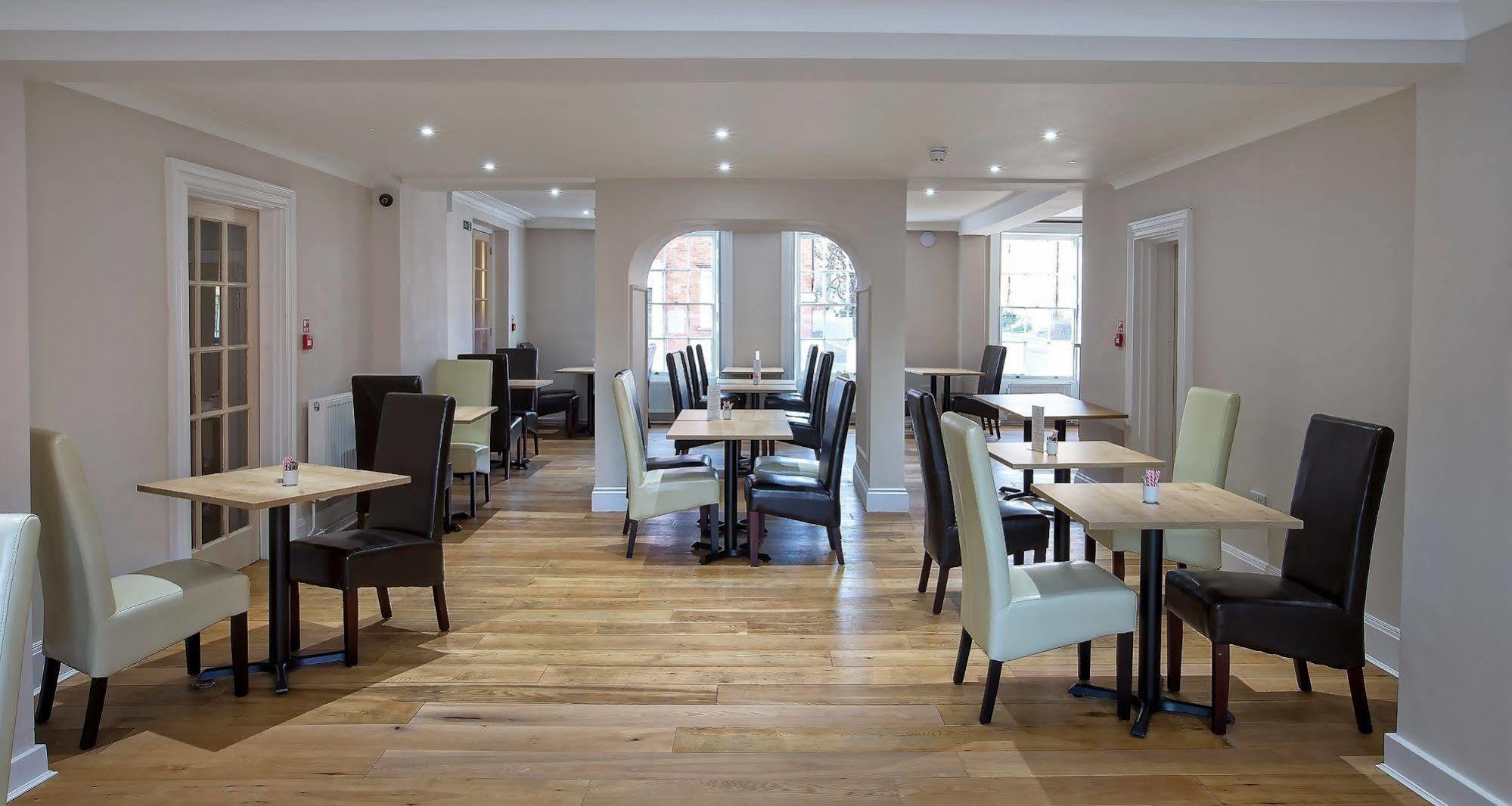 The Bishops Table Hotel Фарнем Экстерьер фото