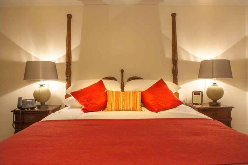 The Bishops Table Hotel Фарнем Экстерьер фото